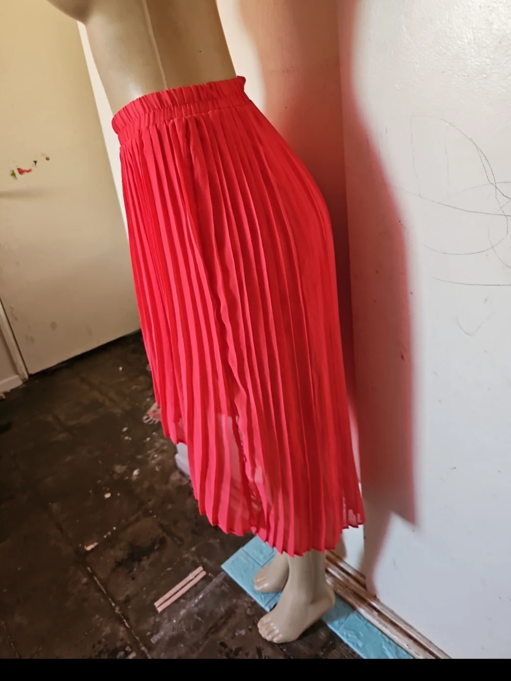 Pleated Hi-Low Midi Skirt - Coral Pink - Picture 2 of 4